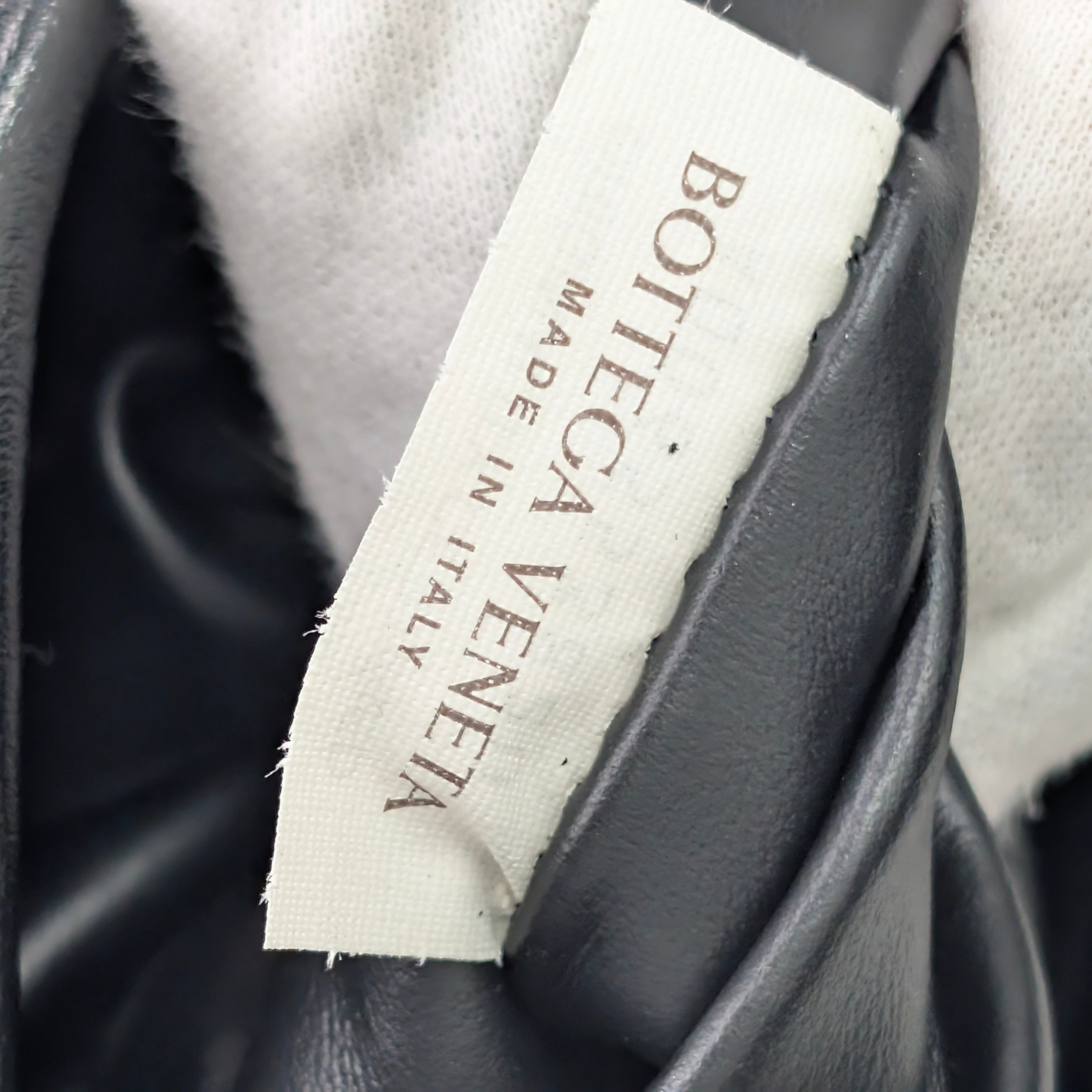 Bottega Veneta Small Hop 黑色編織手袋