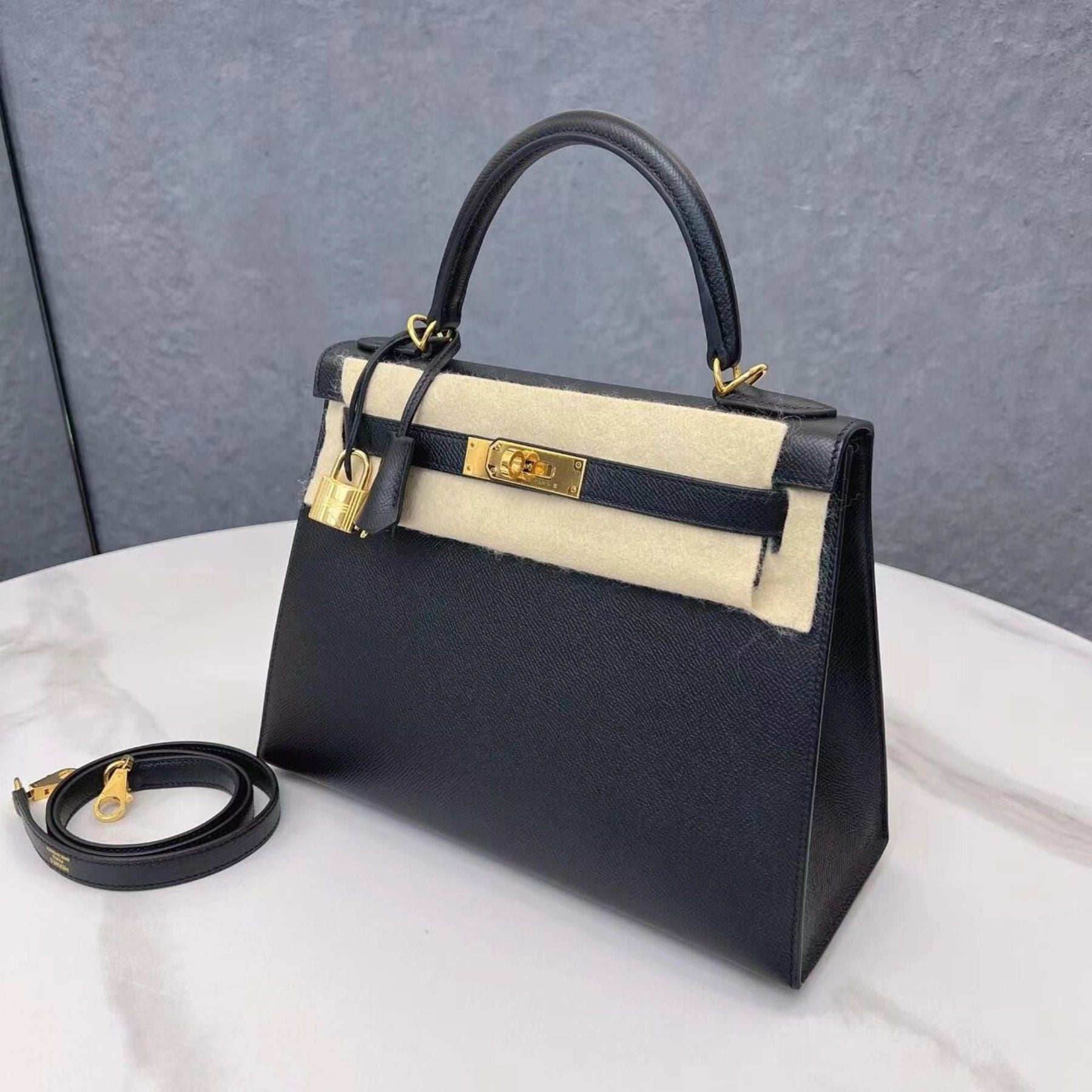 Authenticated Second-Hand Hermès Kelly Bags available to Hong Kong clients