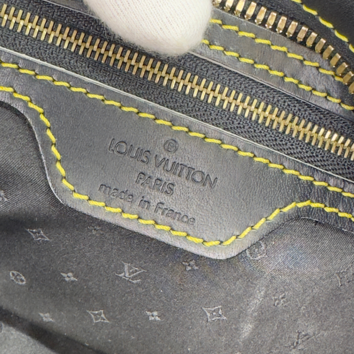 Louis Vuitton 黑色手袋