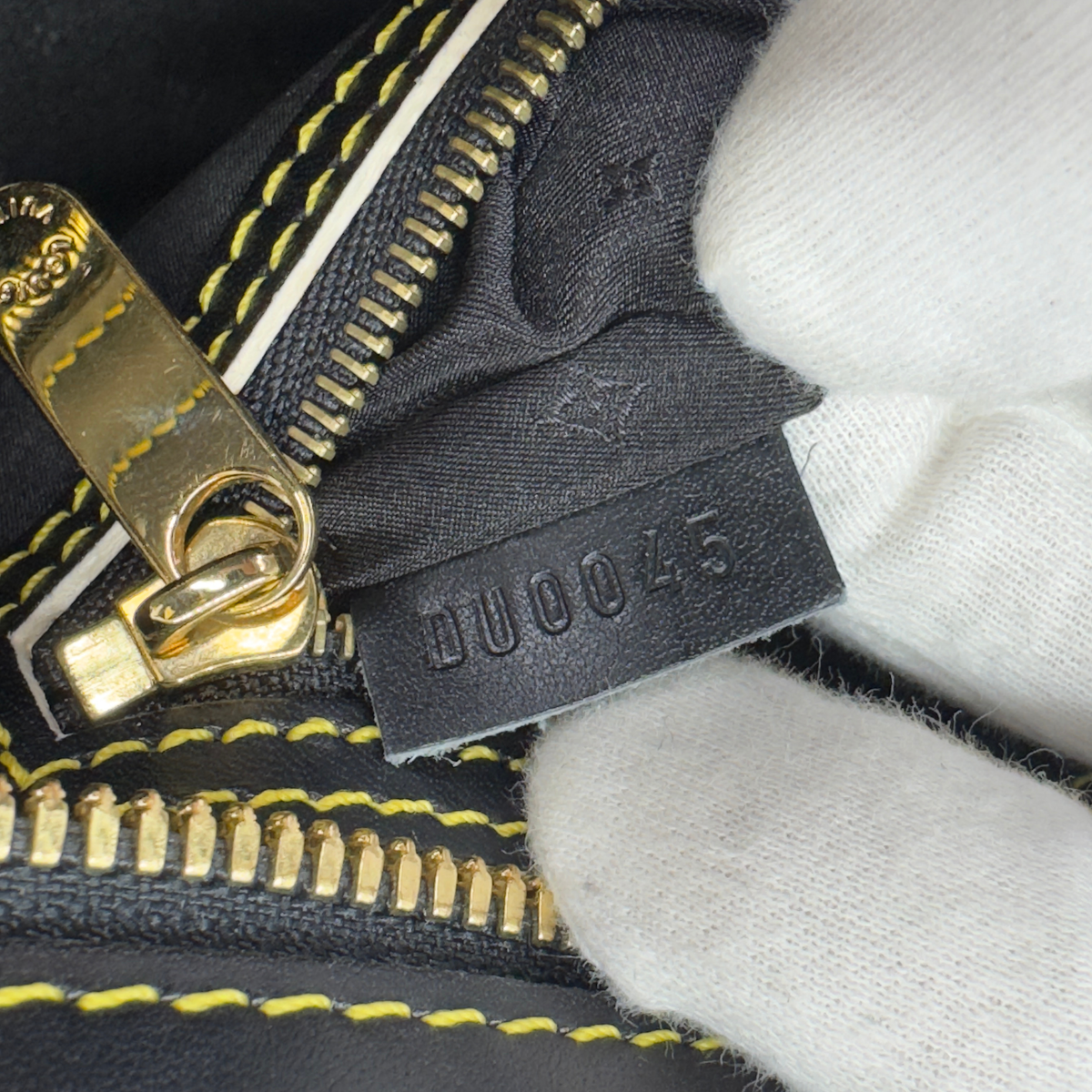 Louis Vuitton 黑色手袋