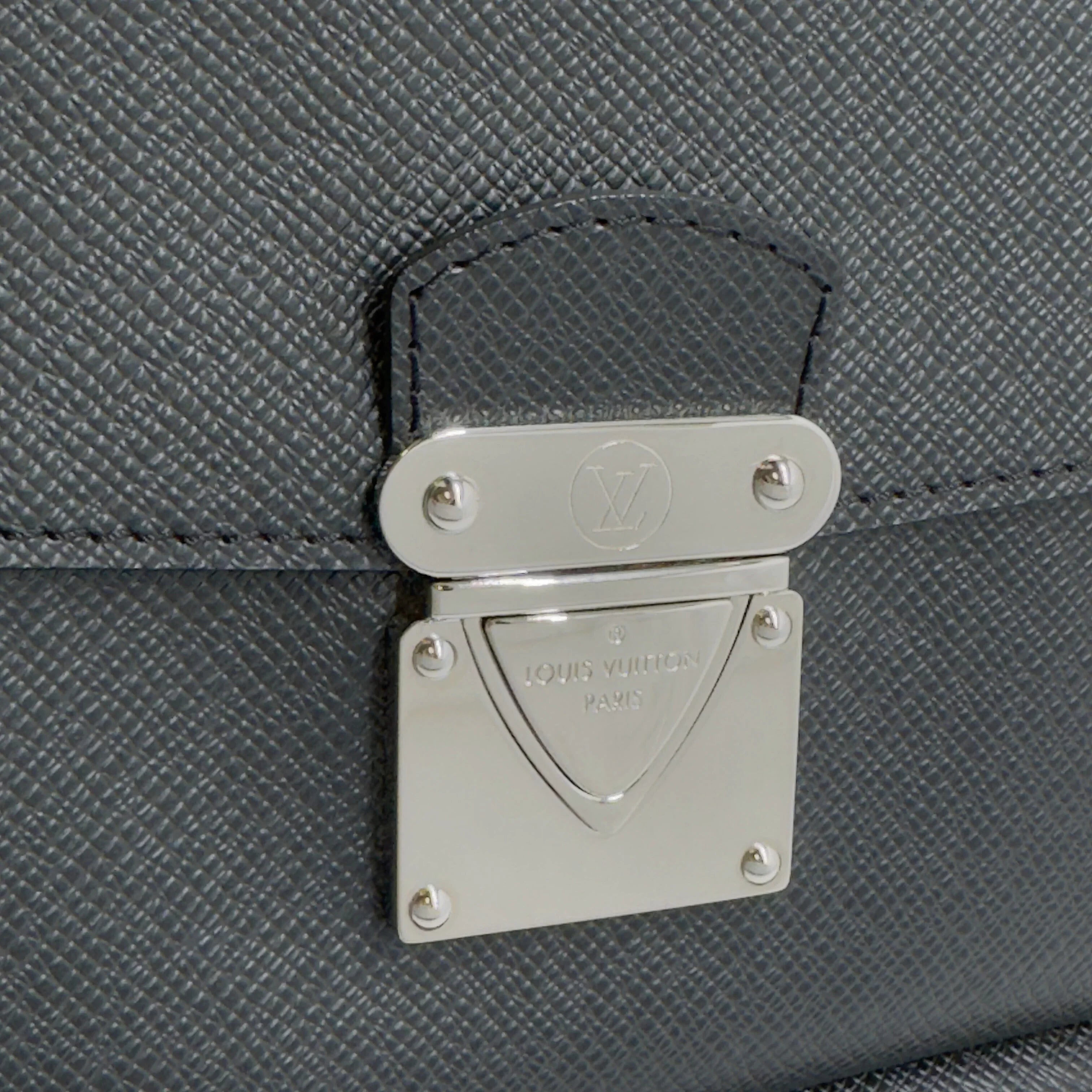 Louis Vuitton Taiga Pochette Belaia Ardoise Clutch Bag Black - Lost Designer